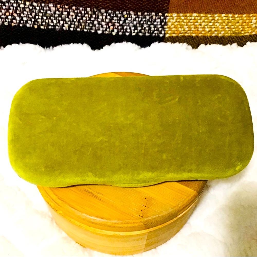Gucci Unisex Velvet GREEN Clamshell Eyeglass Case #1